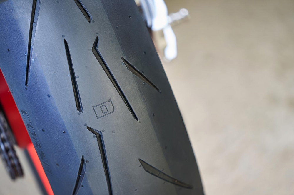 更熱血的街跑胎。PIRELLI ROSSO IV CORSA 150週年紀念版海外發表！